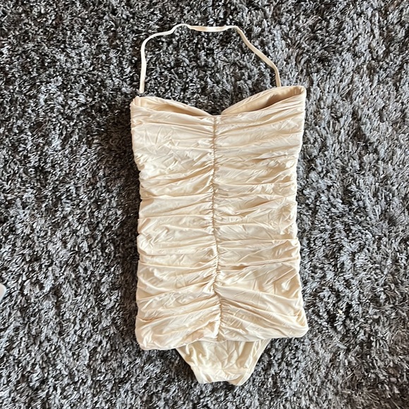 Wonderful Hollywood style Swimsuit - Picture 4 of 5